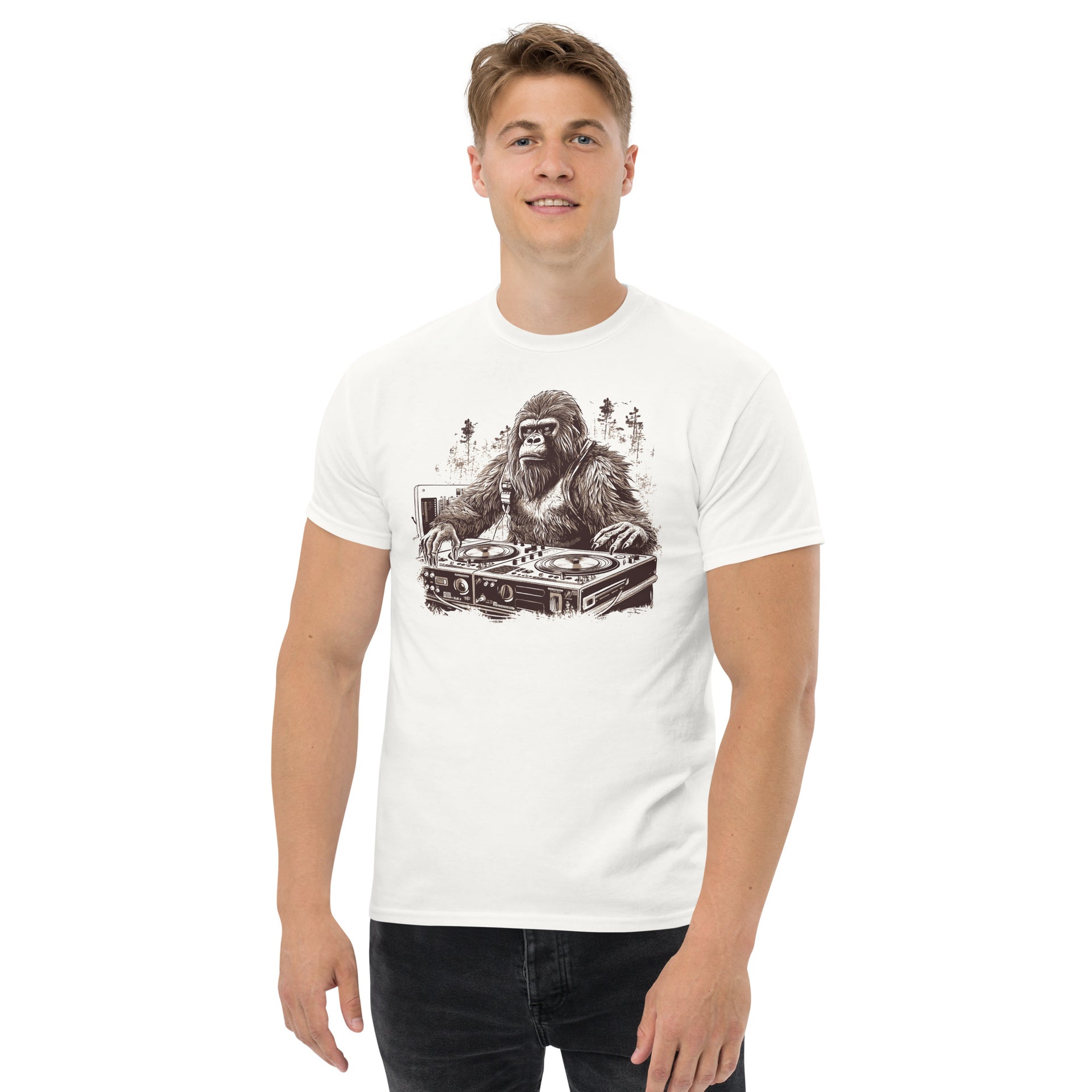 Bigfoot DJ Men's T-Shirt